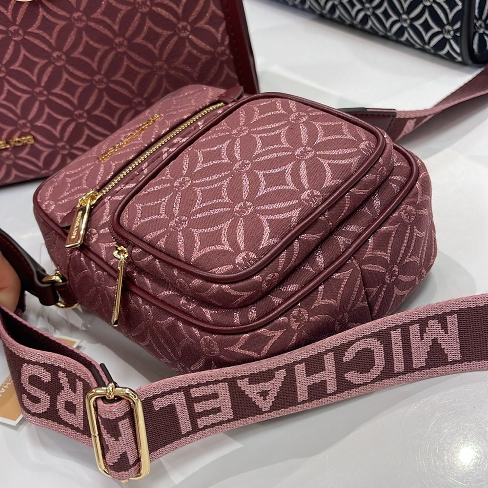 Michael Kors Jet Set Medium Signature Logo Crossbody Bag
Oxblood Multi Jacquard - Picture 11 of 16